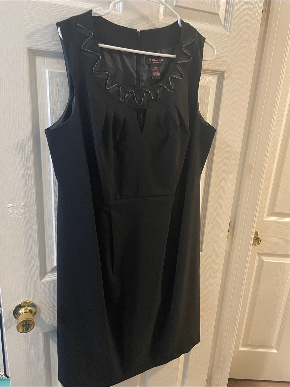 Signature by Robbie Bee 18W Black Sleeveless Mini Dress